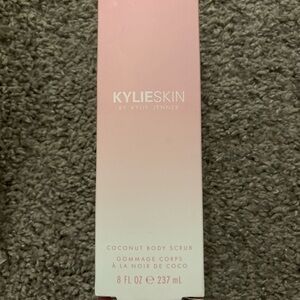 Kylie Cosmetics Pink and White Exfoliant Scrub